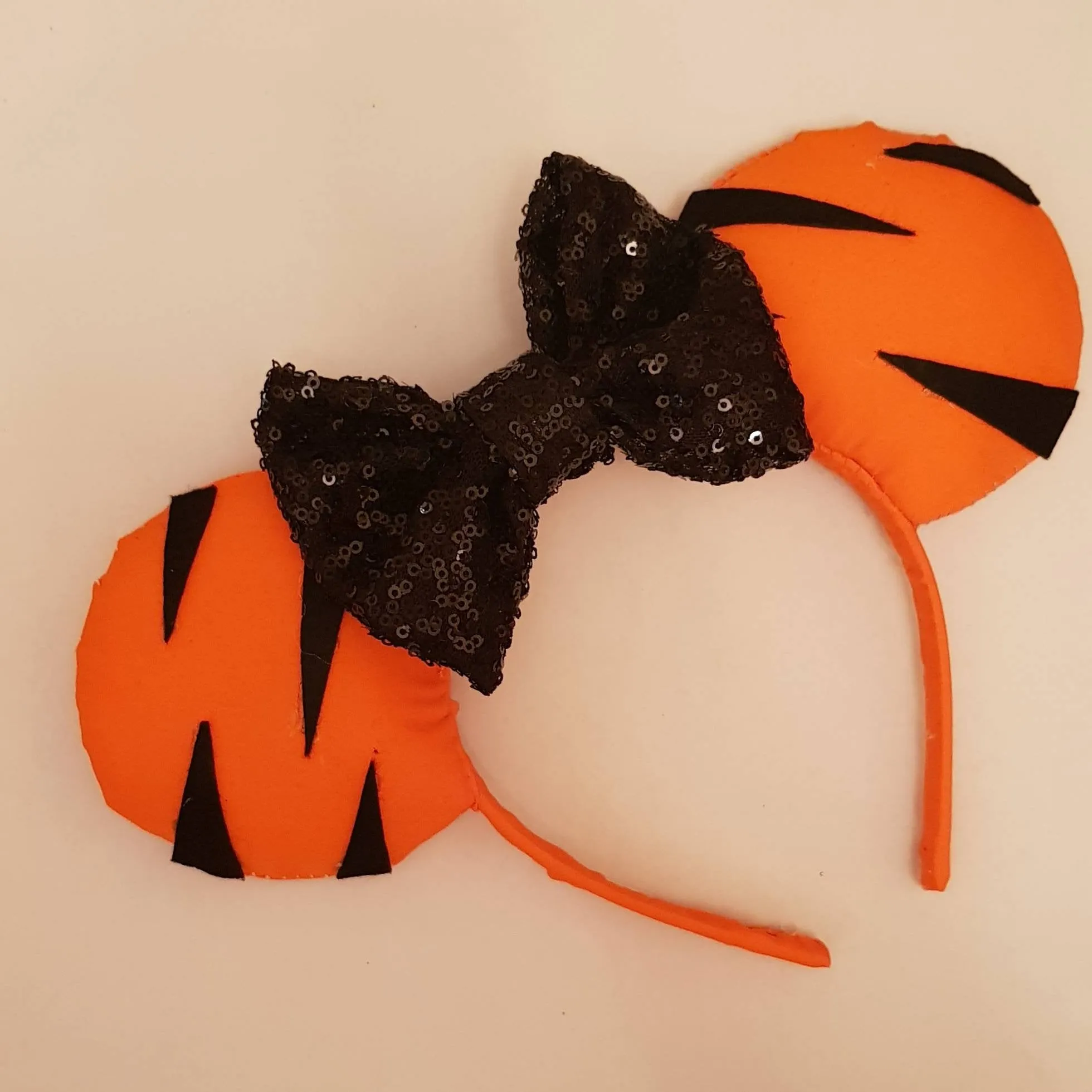 Bouncing tiger mouse ears