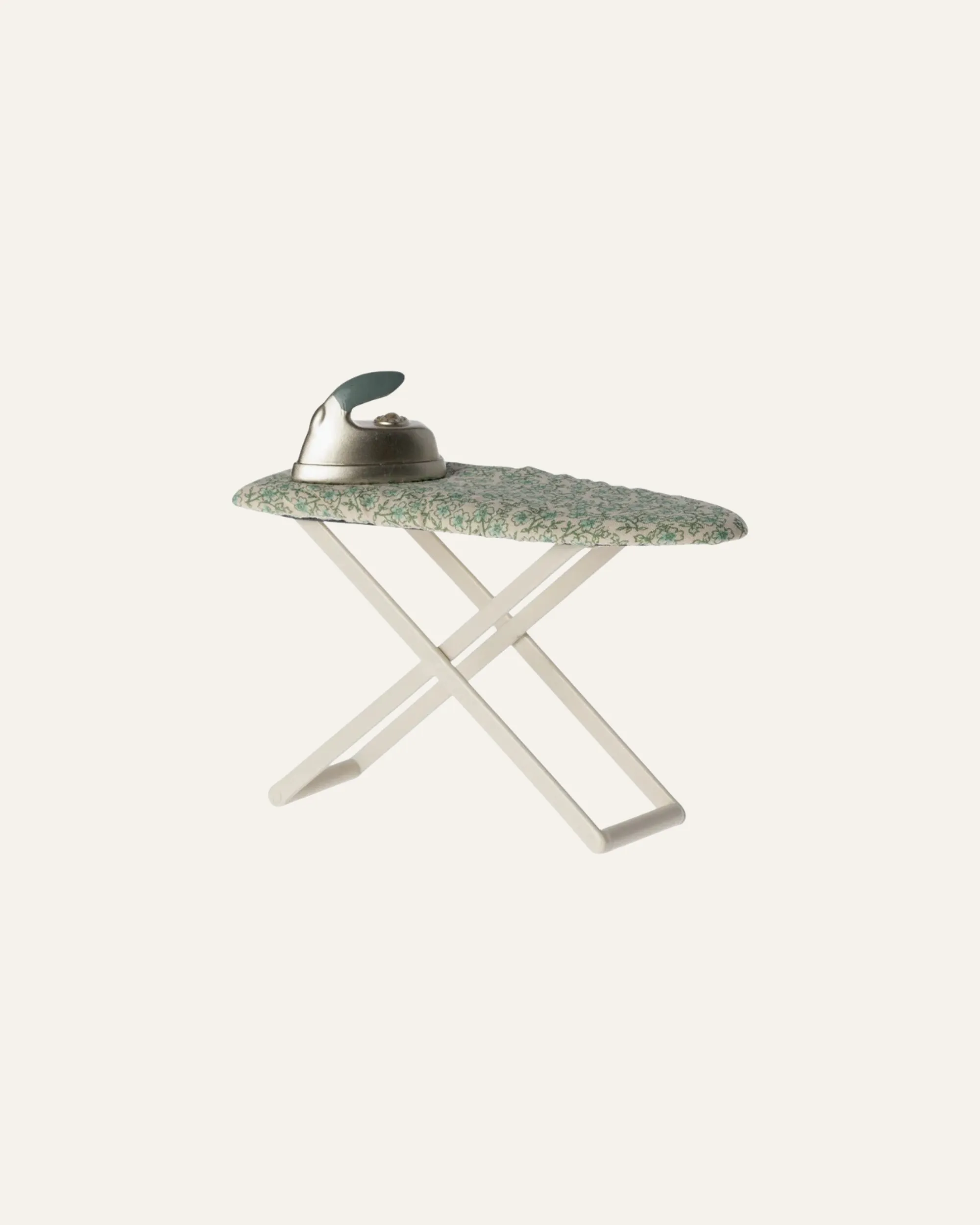 IRON   IRONING BOARD