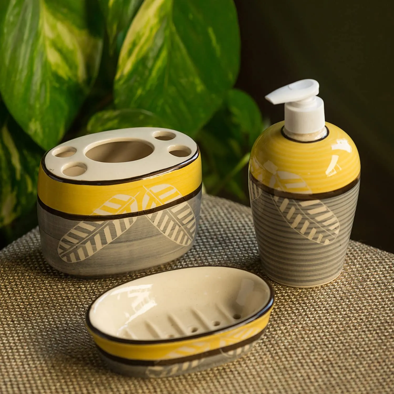 LEAVES IMPRINTED CERAMIC BATHROOM ACCESSORIES SET - PACK OF 3