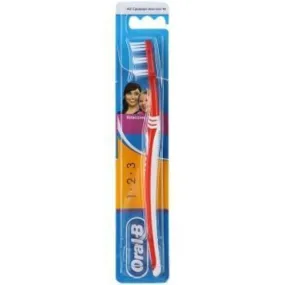 Oral-B Classic Tooth brush - Medium