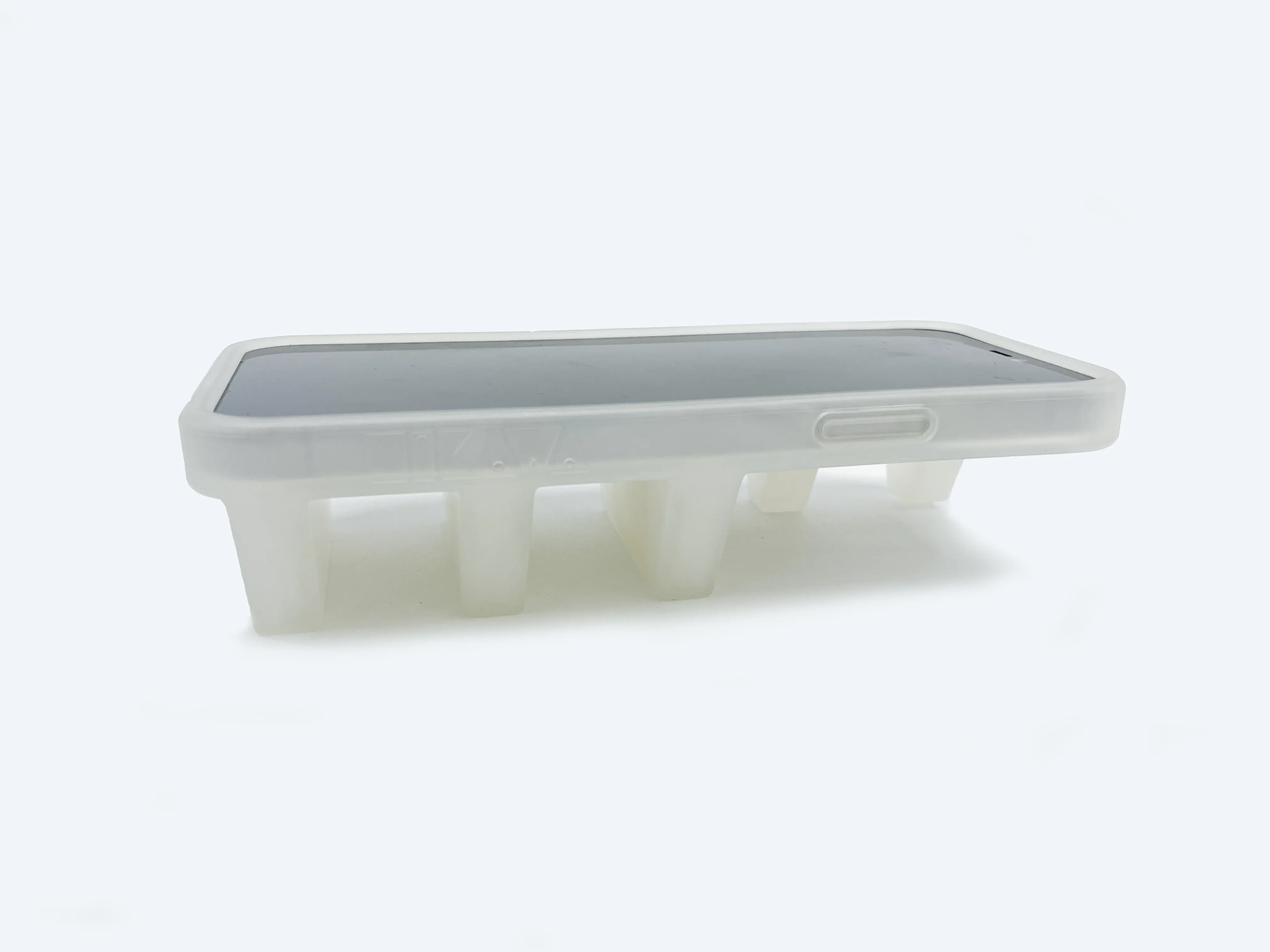 WAREHOUSE SALE: Geta Phone Case in Cloud